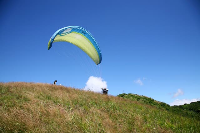사랑할 수밖에 없는 작은 마을 양평에서,
국내 최고 고도 패러글라이딩 체험을 안내하게 될 미래 항공 스포츠의 루씨와 쿠입니다.
설렘과 기대를 안고 떠날 패러글라이딩 체험 여행.
제대로 된 배경지식이 없어 망설이고 계시는가요?
패러글라이딩 예약 및 준비에서부터 행복한 마무리까지
안전하고 즐거운 여행의 길라잡이가 되어 드릴게요.
허락되지 않으면 볼 수 없다는 대자연의 위대함 앞에 오늘도 겸손히 배워가는 여행!
저희 미래 항공 스포츠와 함께 하세요~^^
120년 전의 인류는 하늘을 날지 못했습니다.
우리 시대에만 허락된 하늘 여행을 이제 떠나보세요~~
미래 항공 스포츠의 전문가들이 함께하겠습니다!